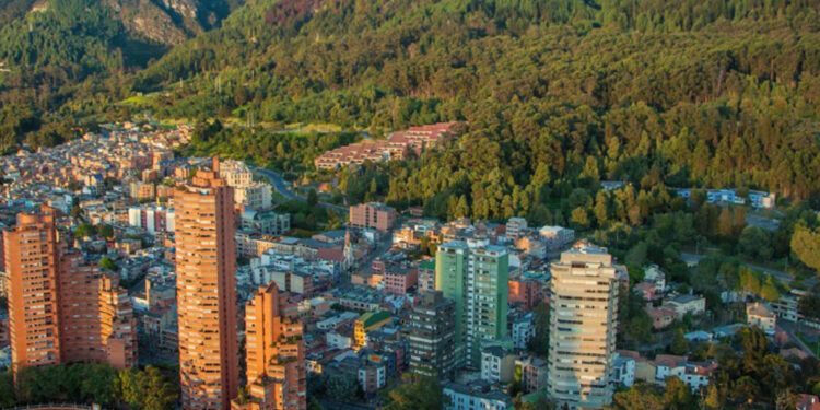 Bogotá enfrenta racionamiento de agua diario por la peor sequía desde 1994