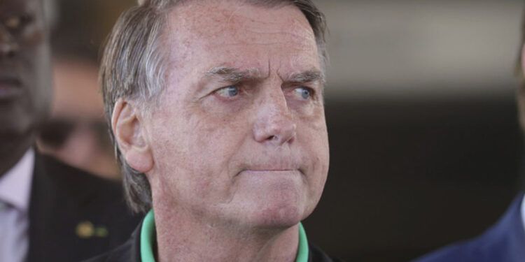 Bolsonaro con grillete y sin redes por orden del Supremo