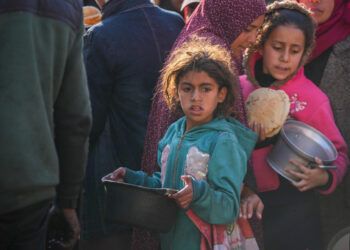 Bombardeo en Gaza deja 26 muertos y agrava la crisis humanitaria