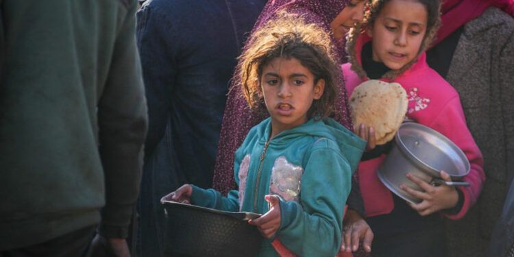 Bombardeo en Gaza deja 26 muertos y agrava la crisis humanitaria
