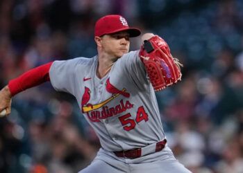 Boston adquiere al derecho Sonny Gray desde Cardenales