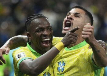 Brasil y Ecuador clasifican al Mundial; Argentina empata con Colombia