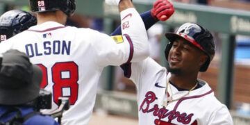Bravos barren a Mellizos con jonrones de Ozuna, Olson y Baldwin