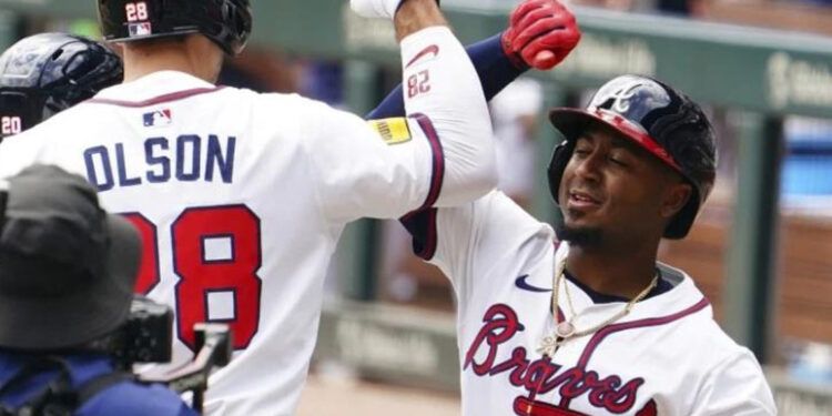Bravos barren a Mellizos con jonrones de Ozuna, Olson y Baldwin
