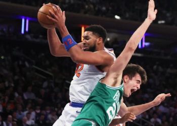 Brunson y Towns lideran victoria de Knicks sobre Celtics en la NBA