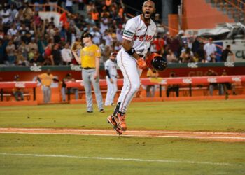 Bryan De la Cruz decide con jonrón triunfo de los Toros
