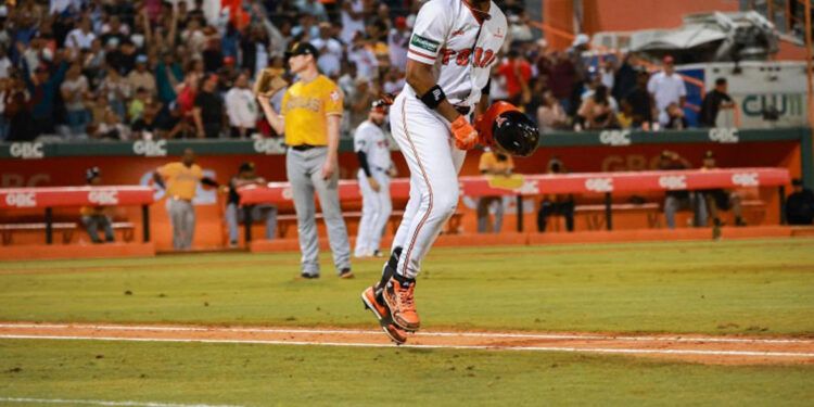 Bryan De la Cruz decide con jonrón triunfo de los Toros