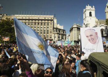 Buenos Aires despide al papa Francisco con emotiva procesión