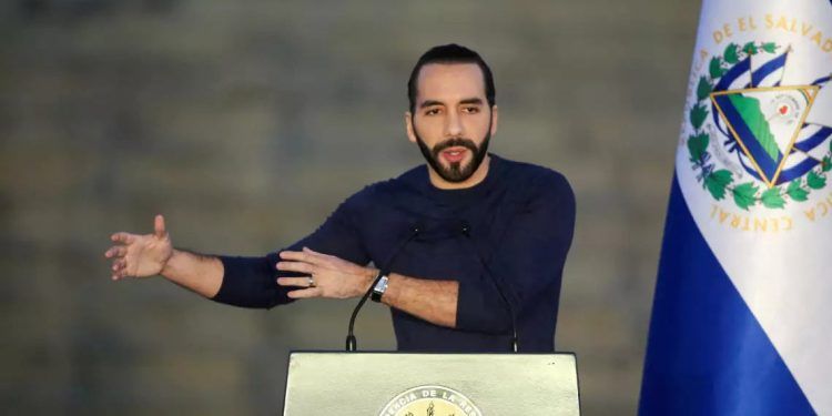 Bukele capacita a presos para "reconstruir" el salvador