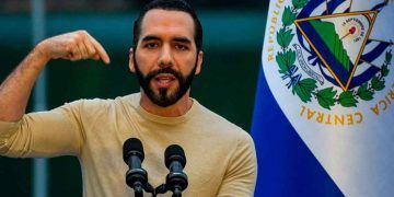 Bukele despide a 300 empleados por agendas incompatibles