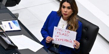Bukele niega que reelección indefinida marque el fin de la democracia en El Salvador