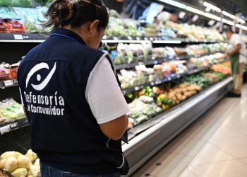 Bukele ordena investigar altos precios en supermercados