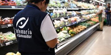 Bukele ordena investigar altos precios en supermercados