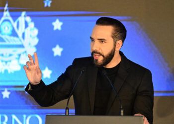 Bukele prohíbe el lenguaje inclusivo en escuelas públicas