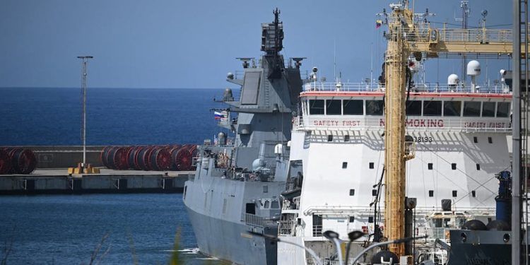 Buques militares rusos llegan a Venezuela, aliado de Putin
