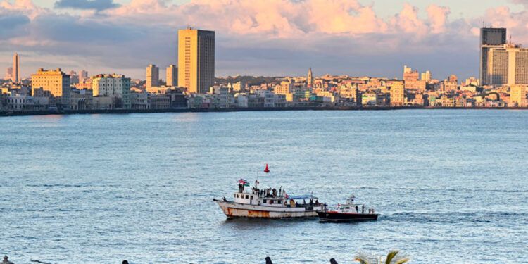 Buscan barcos desaparecidos con ayuda a Cuba