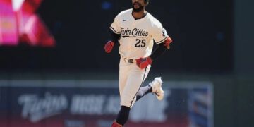 Buxton fija récord de jonrones y Mellizos superan a Padres
