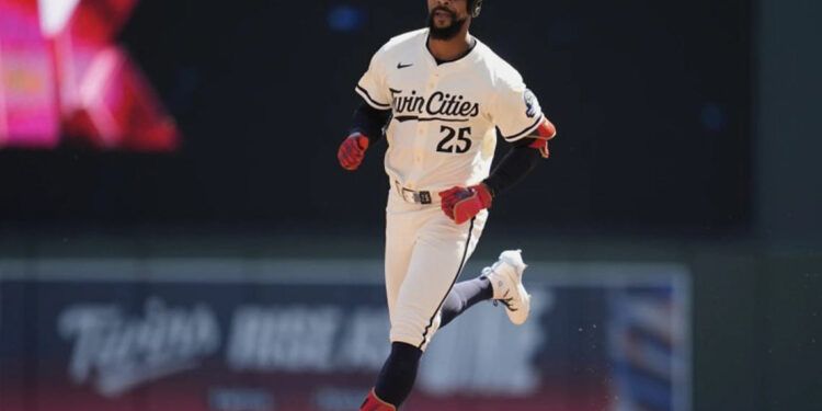 Buxton fija récord de jonrones y Mellizos superan a Padres