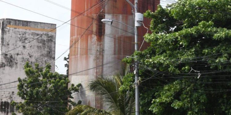 CAASD aborda solución al tanque sin agua en María Auxiliadora
