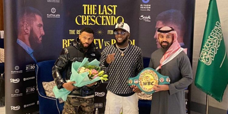Caballo Bronco Adames entrena en Arabia Saudita antes de su combate del 22 de febrero