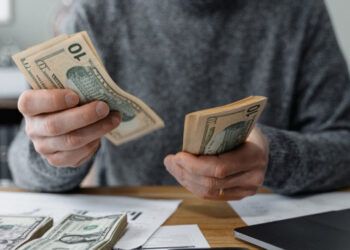 Caída del dólar revela posible pérdida de confianza global