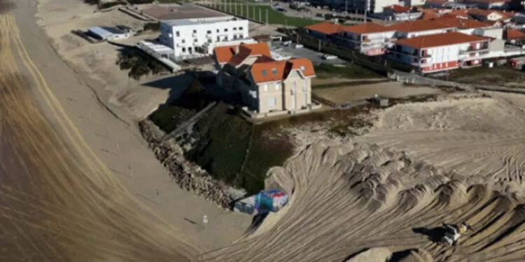 Cambio climático acelera la erosión marina en costas francesas