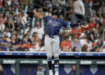 Caminero pega dos jonrones y Rays aplastan a Astros 16-3
