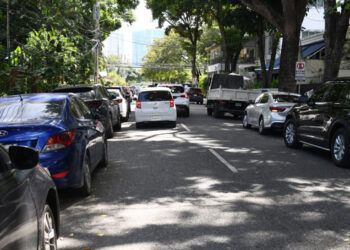 Caos y sanciones por parqueo indebido en el polígono central