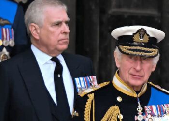 Carlos III retira título de príncipe a su hermano Andrés