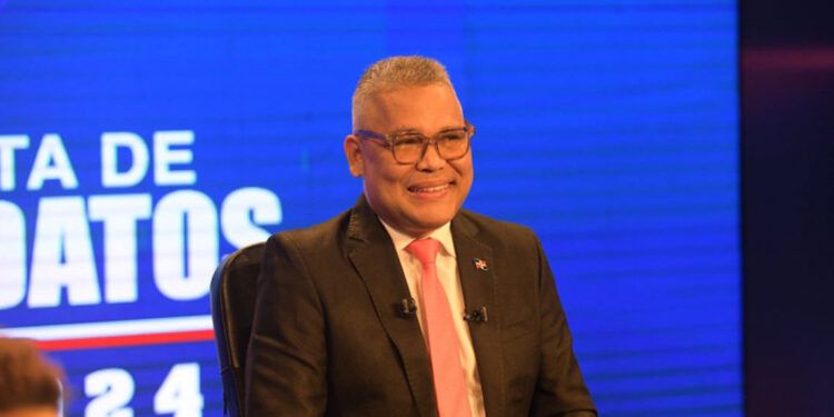 Carlos Peña pide investigar a Morrison por gestión en Edesur