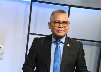 Carlos Peña propone crear 500,000 empleos anuales