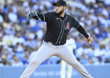 Carroll y Rodríguez guían triunfo de Arizona sobre Dodgers