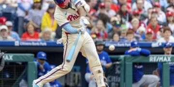 Castellanos da grand slam y Filis barren serie ante Azulejos