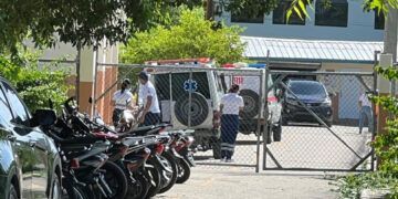 Catorce estudiantes se desmayan en liceo de Barahona por posible sustancia química