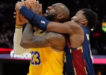 Cavaliers humillan a LeBron y Lakers en Cleveland