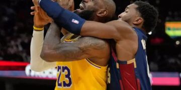 Cavaliers humillan a LeBron y Lakers en Cleveland