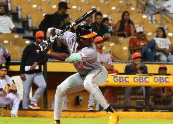 Celestén y Urbáez lideran paliza de los Toros 14-7 sobre las Águilas