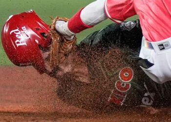 Charros blanquean a Santurce y rozan semifinales