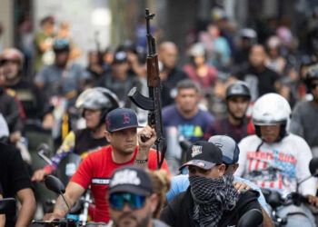 Chavistas marchan en apoyo a Delcy Rodríguez en Caracas