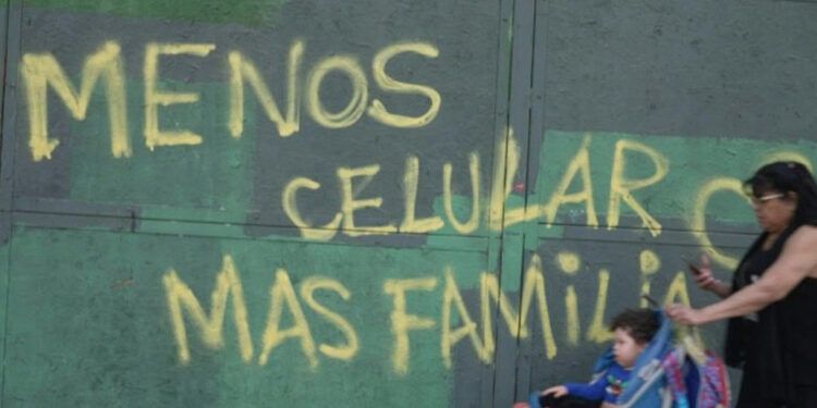 Chile enfrenta una baja histórica en la tasa de fecundidad, con un 29% menos de nacimientos