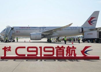 China busca compradores para su primer avión de pasajeros