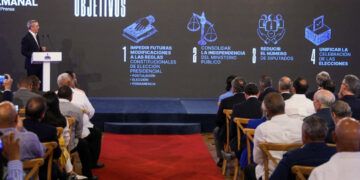 Chocan ideas de legisladores sobre reforma constitucional propuesta por Abinader