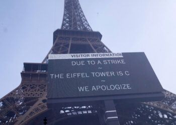 Cierran la Torre Eiffel en medio de huelgas nacionales en Francia