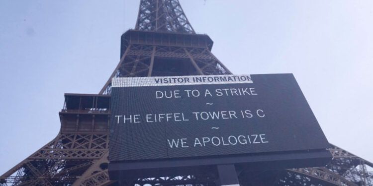 Cierran la Torre Eiffel en medio de huelgas nacionales en Francia