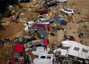 Cifra de muertos por DANA en Valencia asciende a 155, con Paiporta como epicentro de la tragedia
