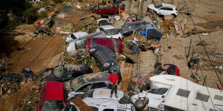 Cifra de muertos por DANA en Valencia asciende a 155, con Paiporta como epicentro de la tragedia