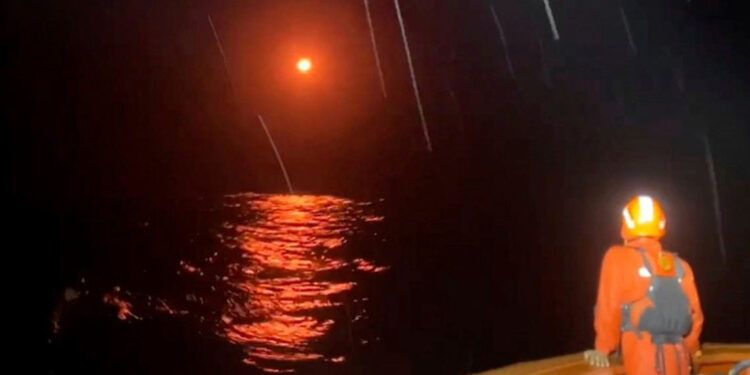 Cinco muertos tras incendio en barco de pasajeros en Indonesia