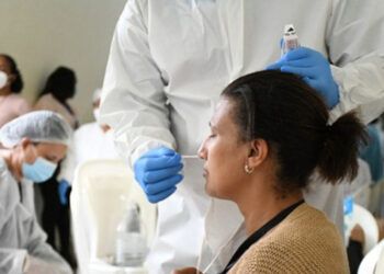 Cinco provincias reportan casos de Covid-19 y aumento de dengue