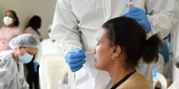 Cinco provincias reportan casos de Covid-19 y aumento de dengue