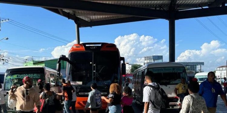 Ciudad comienza a vaciarse por asueto de Semana Santa